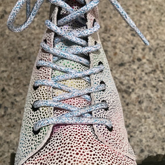 4 Girls Dr. Marten’s Pascal J 1460 Irridescent Pebbled Rainbow Boots - Picture 12 of 15